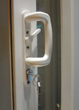 Раздвижные окна шуко с 74, может комплектоваться запорной фурнитурой с ключем.